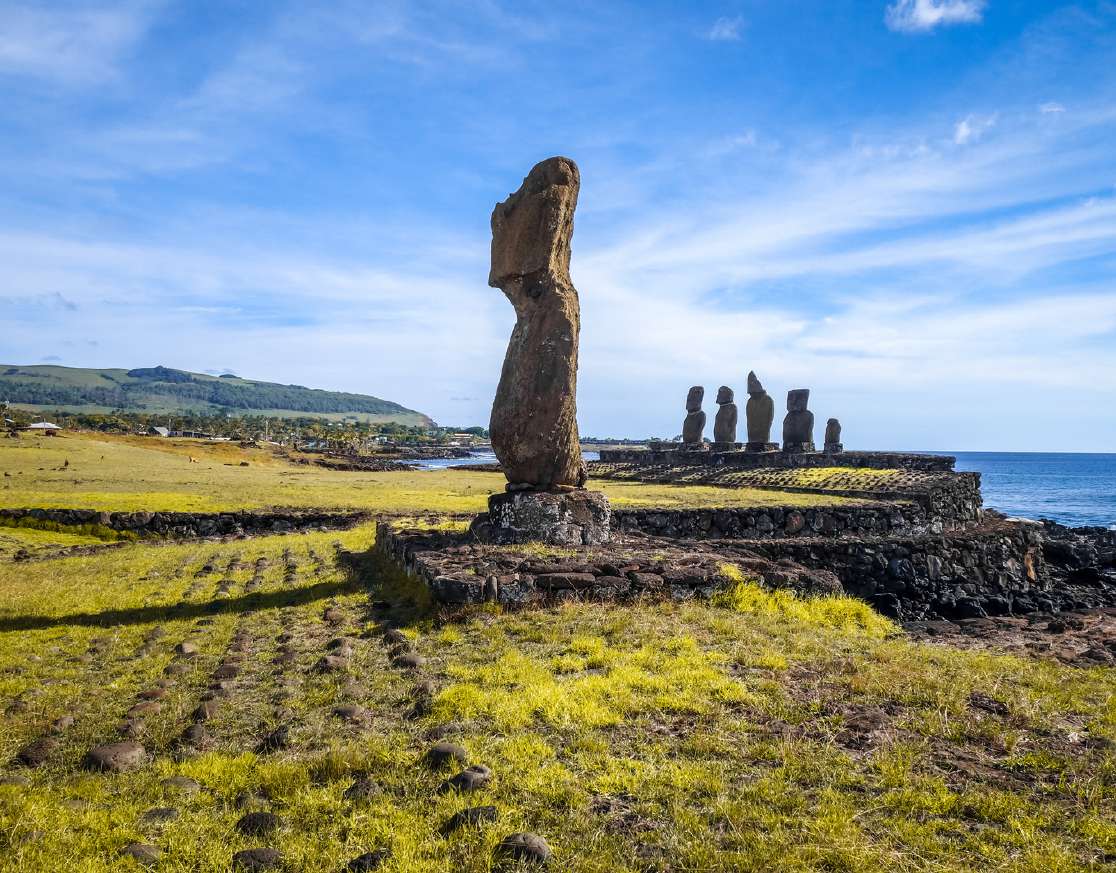Moais de Ahu Tahai junto al mar en Rapa Nui