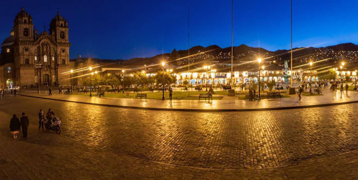 Plaza de Armas de Cusco de noche
